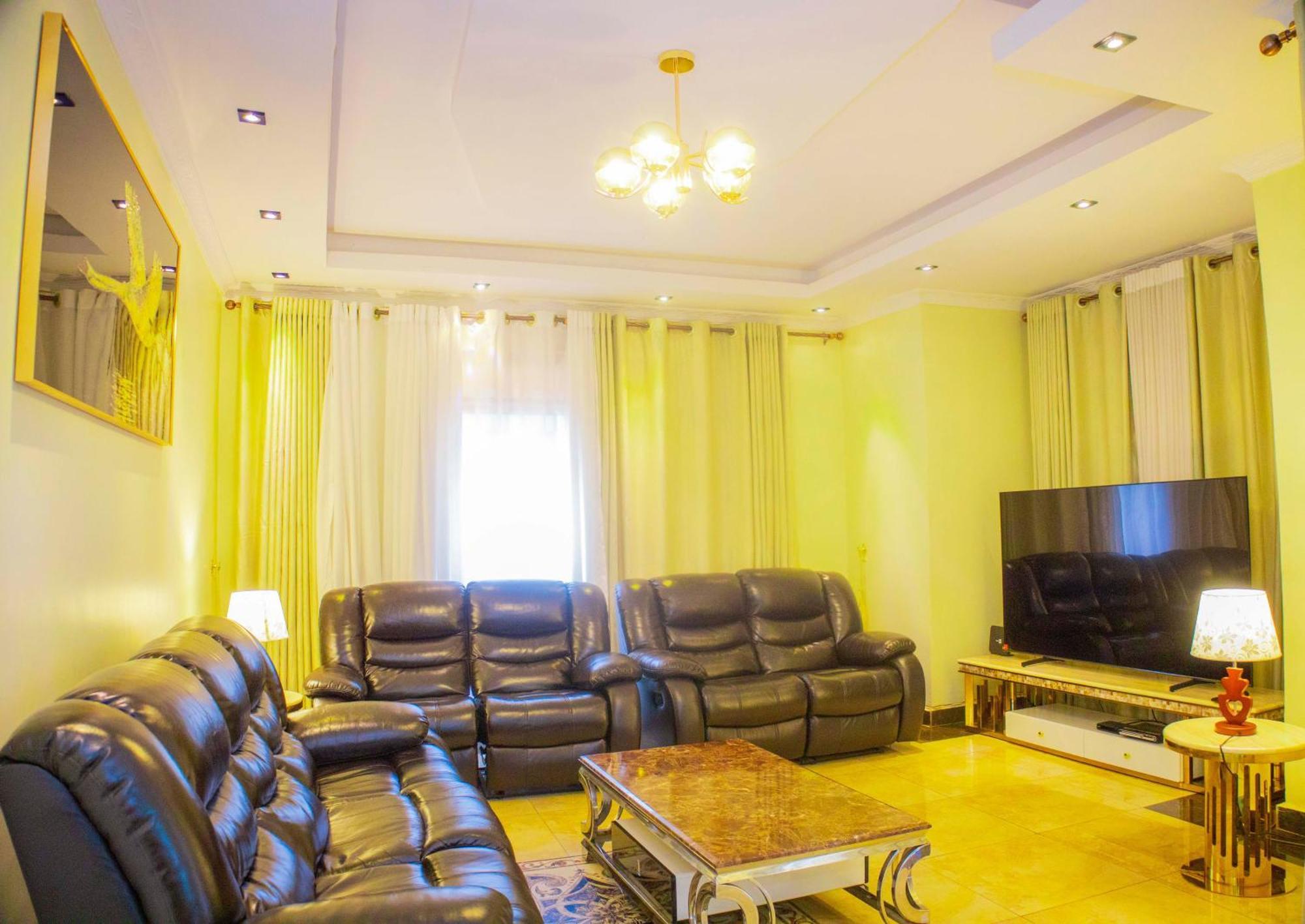 The Vibrant Lodge Gacuriro Kigali Eksteriør billede