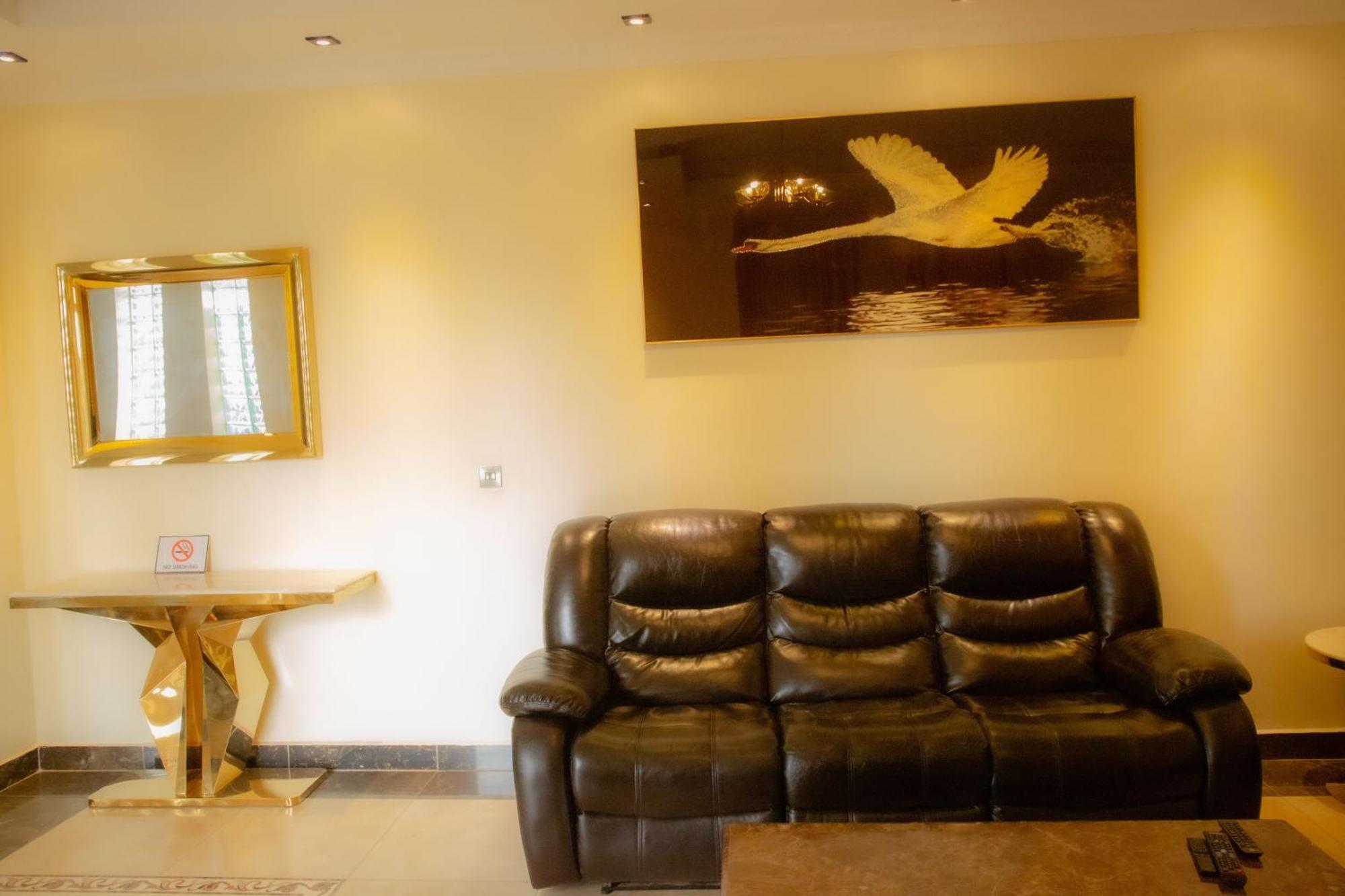 The Vibrant Lodge Gacuriro Kigali Eksteriør billede